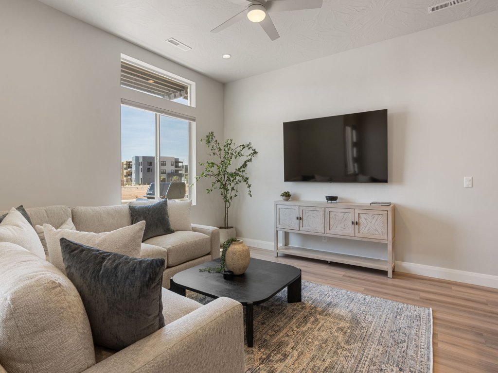 The Crash Pad Vacation Rental in St. George - RedAwning