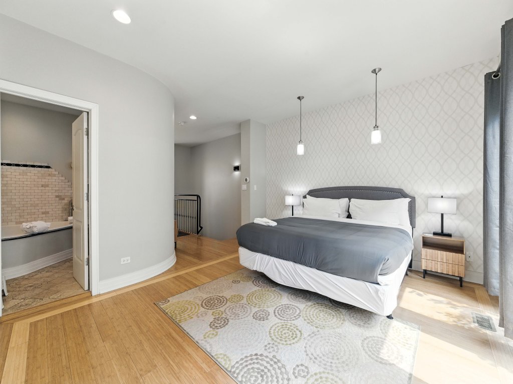 Spacious 3-Bed West Loop Townhouse, 1 Car Garage Vacation Rental in Chicago - RedAwning