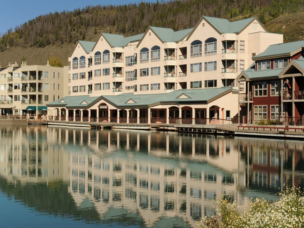Studio in Lakeside Village, Updated Kitchen & Bath Vacation Rental in Keystone - RedAwning