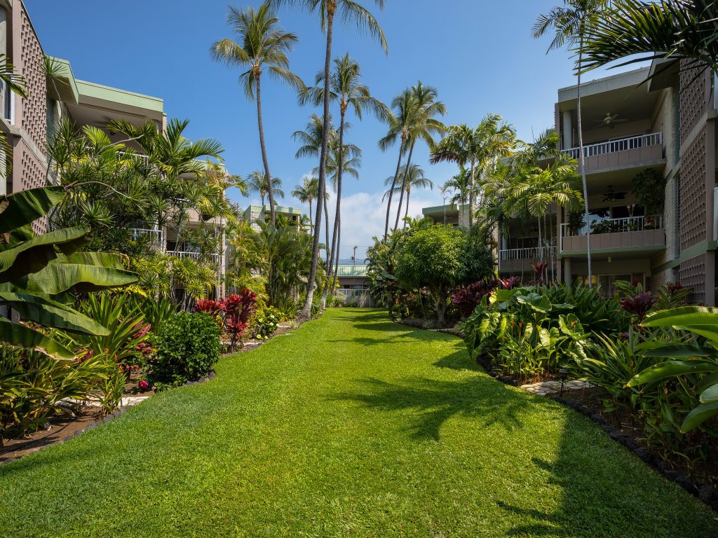 Alii Villas#322 Vacation Rental in Kailua Kona - RedAwning