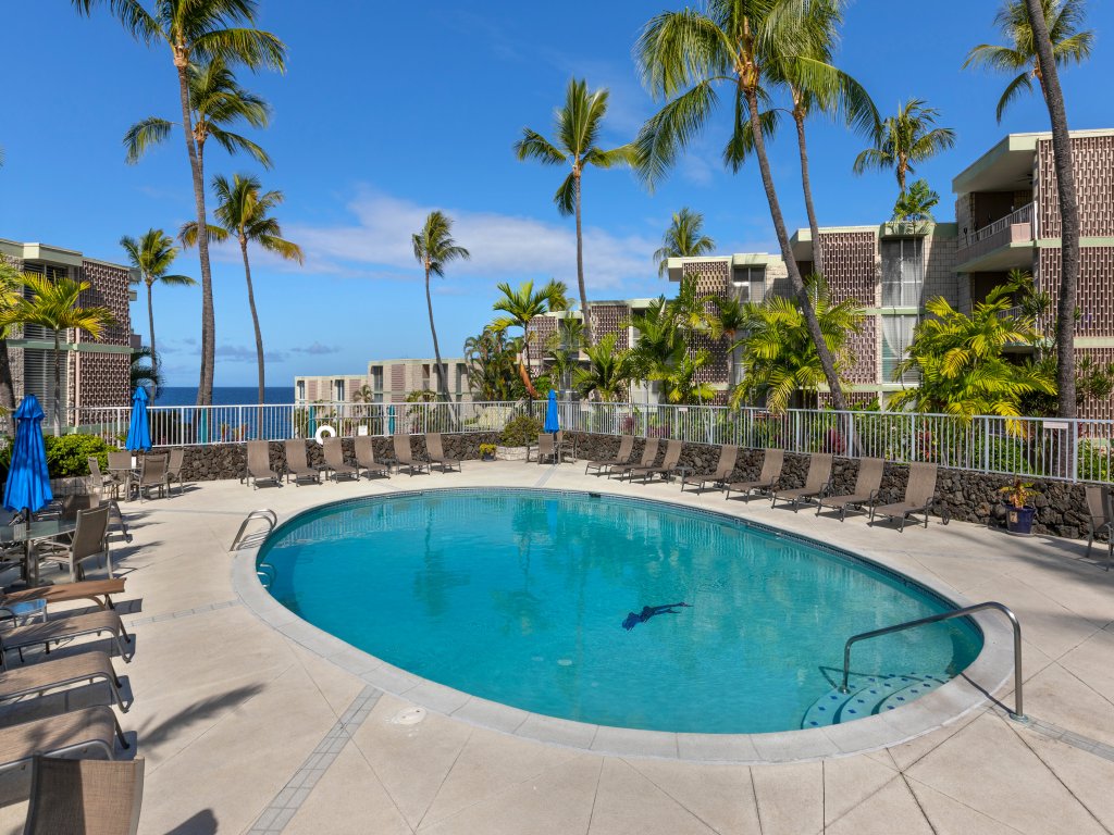 Alii Villas#322 Vacation Rental in Kailua Kona - RedAwning