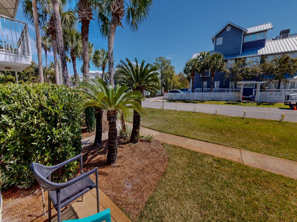Nantucket Cottage 10AB Vacation Rental in Destin - RedAwning