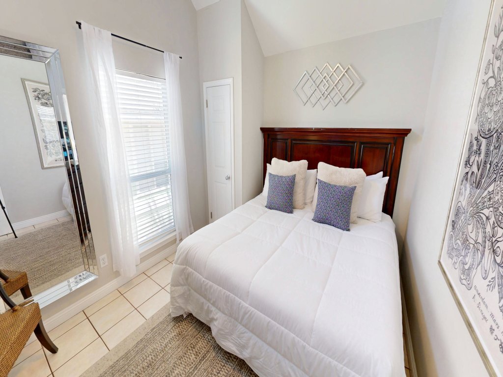 Nantucket Cottage 10A Vacation Rental in Destin - RedAwning