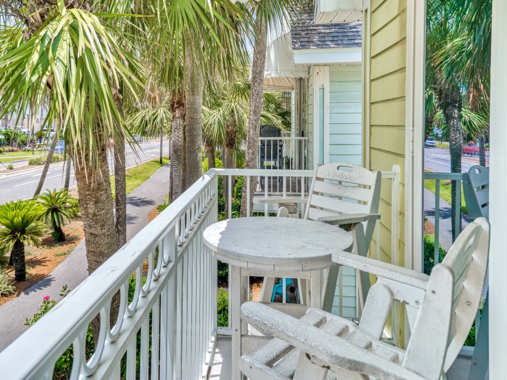 Nantucket Cottage 06AB Vacation Rental in Destin - RedAwning