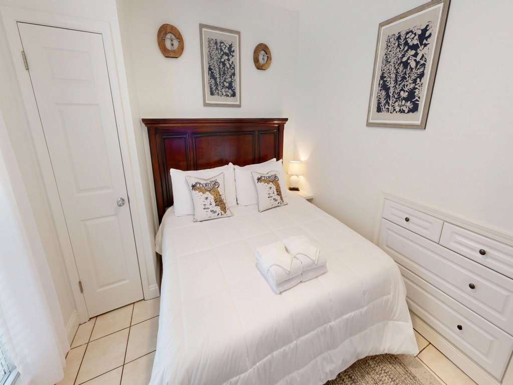 Nantucket Cottage 10B Vacation Rental in Destin - RedAwning