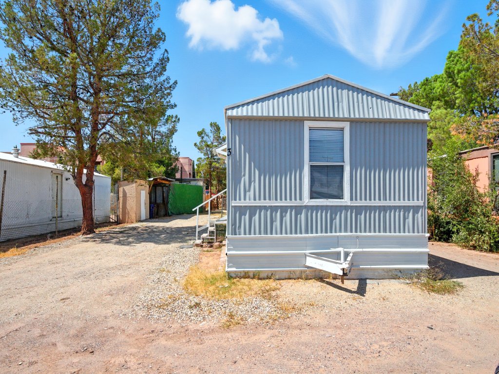 Desert Haven Cozy 2-Bedroom Mobile Home Near NMSU Vacation Rental in New Mexico - RedAwning