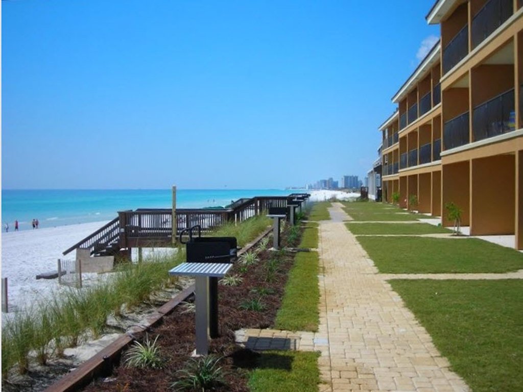 Coral Reef Club 36 Vacation Rental in Destin - RedAwning