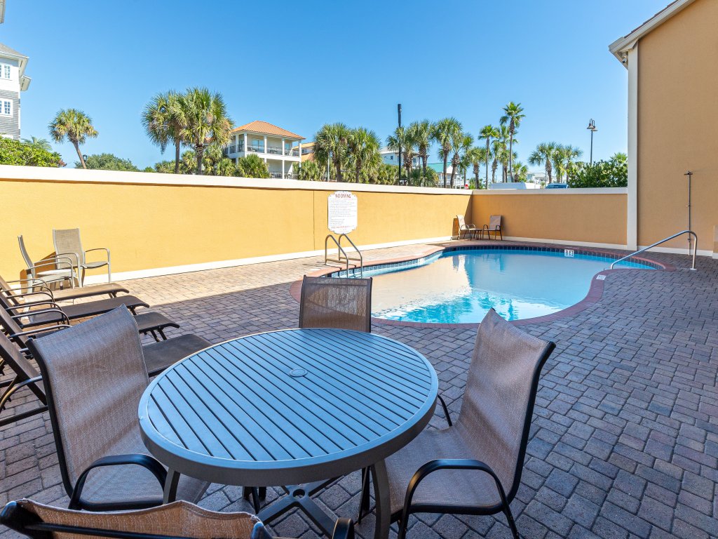 Coral Reef Club 36 Vacation Rental in Destin - RedAwning
