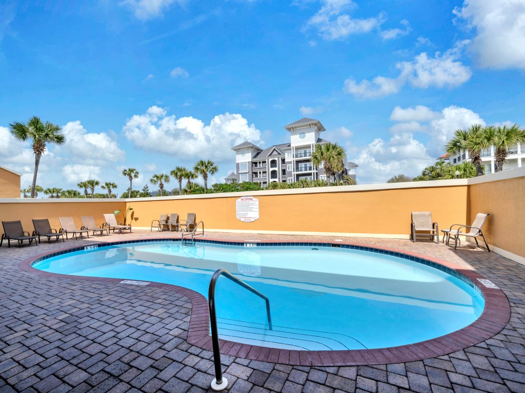 Coral Reef Club 32 Vacation Rental in Destin - RedAwning