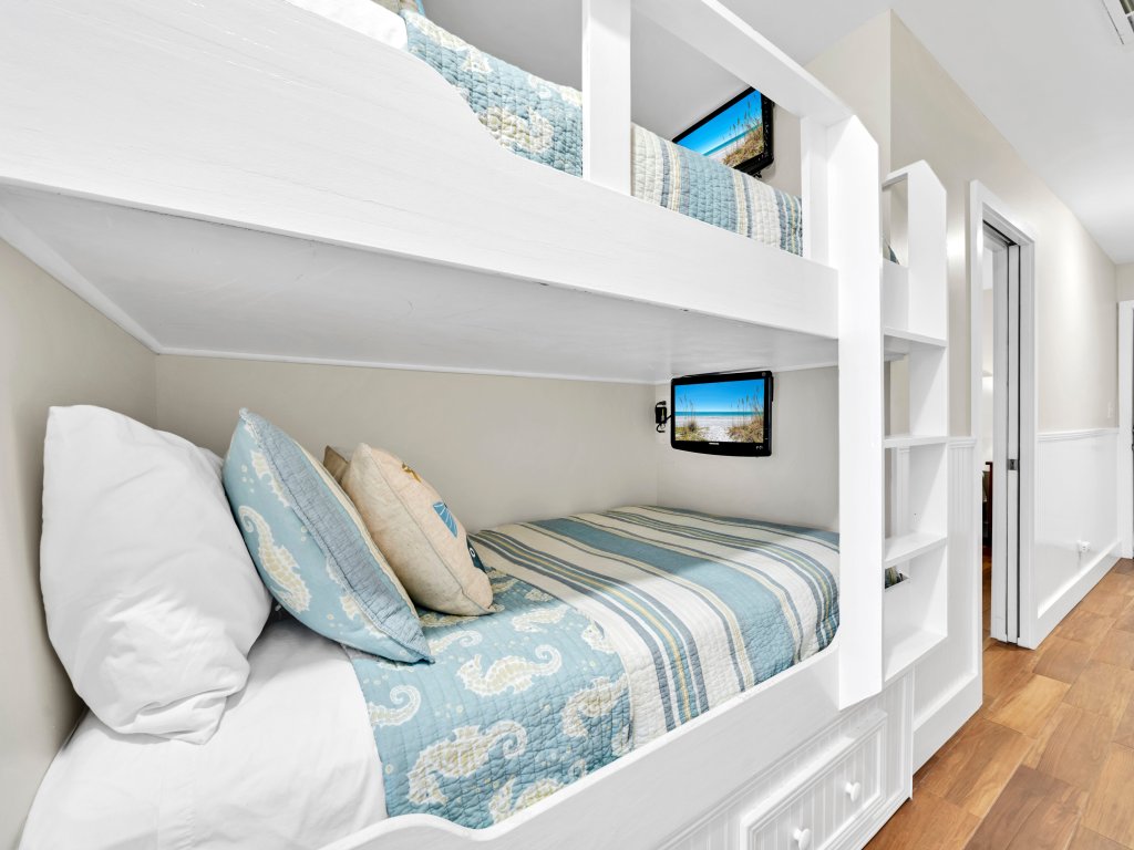Coral Reef Club 32 Vacation Rental in Destin - RedAwning