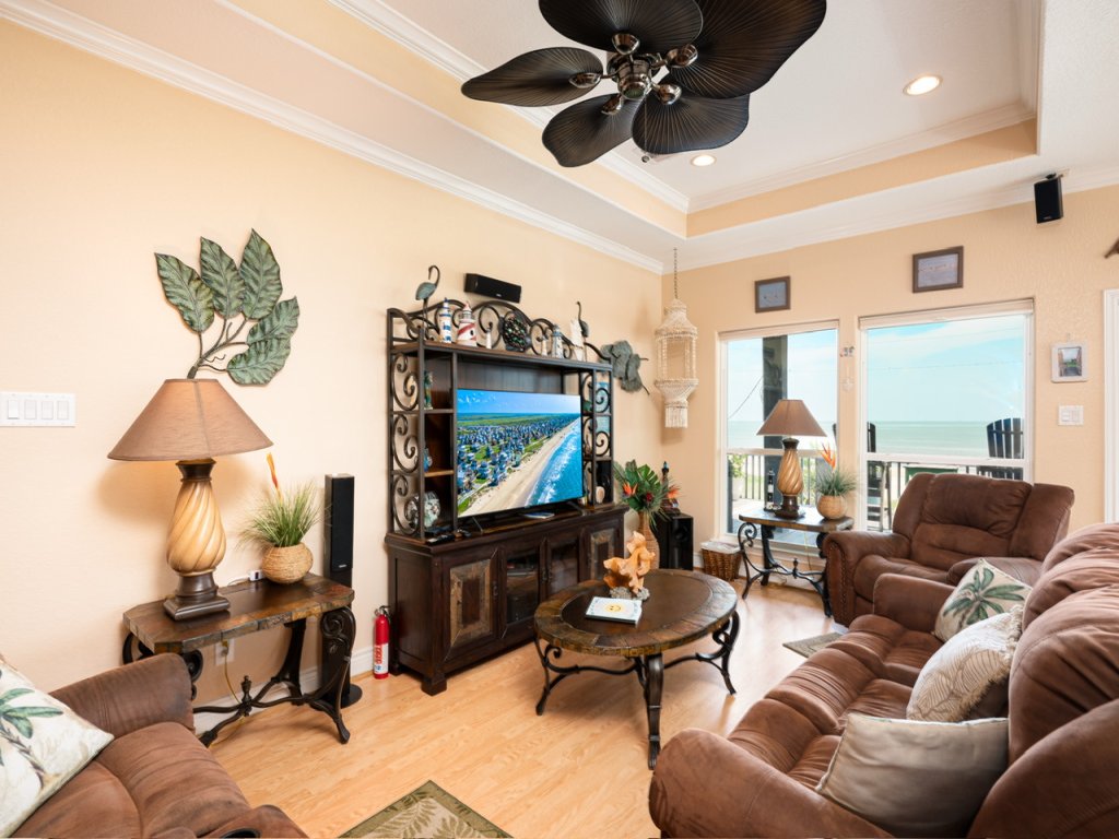 Casa Las Palmas Vacation Rental in Texas - RedAwning
