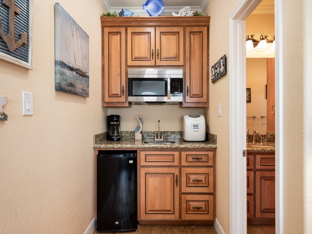 Casa Las Palmas Vacation Rental in Texas - RedAwning