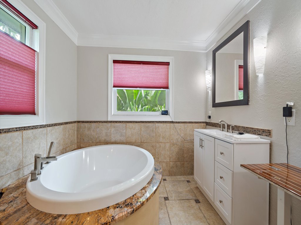 Gulf Tide Getaway Vacation Rental in Sarasota - RedAwning