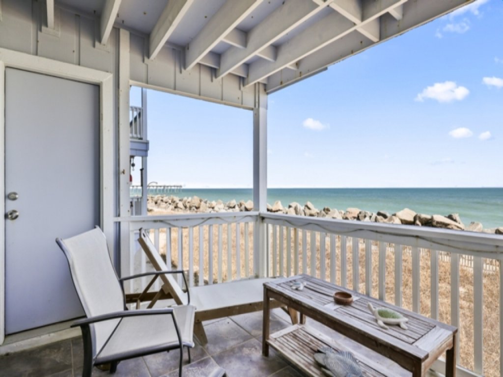 A Sea Escape Vacation Rental in North Carolina - RedAwning