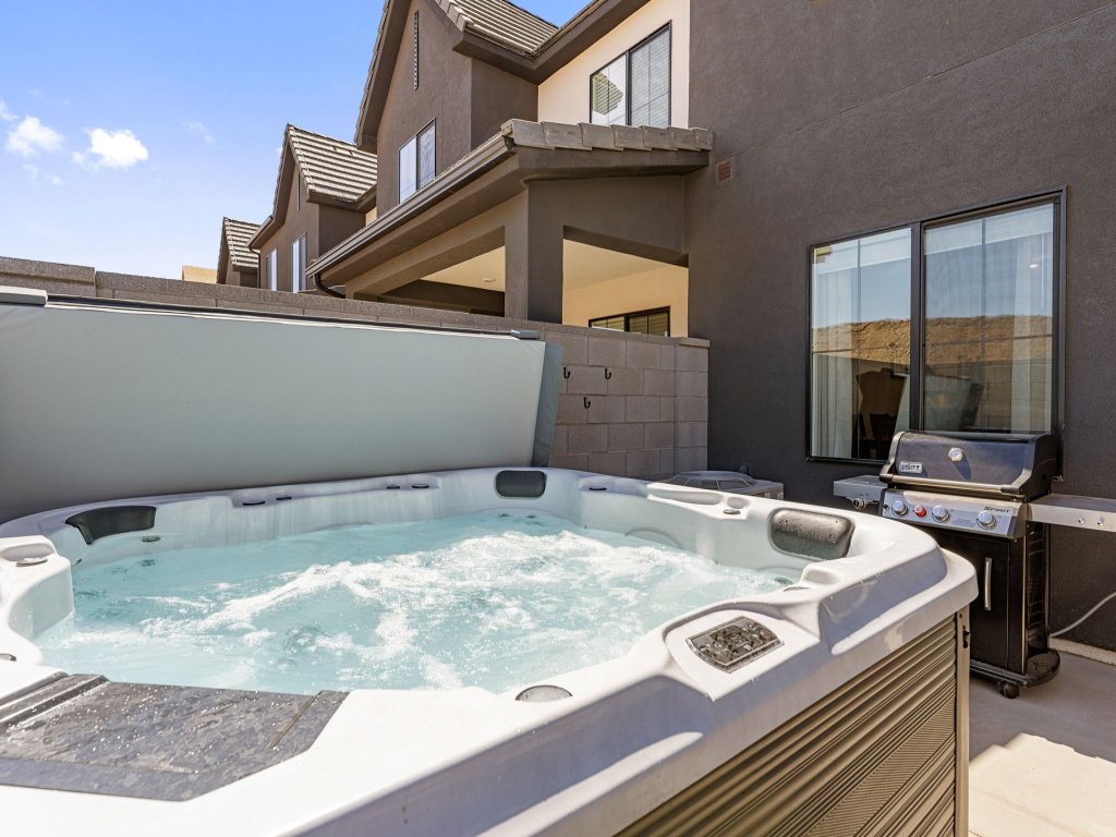 Ripples and Rocks Adventure House Vacation Rental in Utah - RedAwning