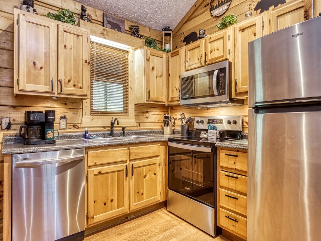 ER80 - Can't Bear to Leave Vacation Rental in Pigeon Forge - RedAwning