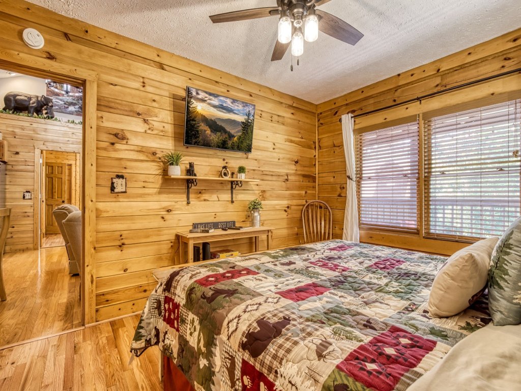 ER80 - Can't Bear to Leave Vacation Rental in Pigeon Forge - RedAwning