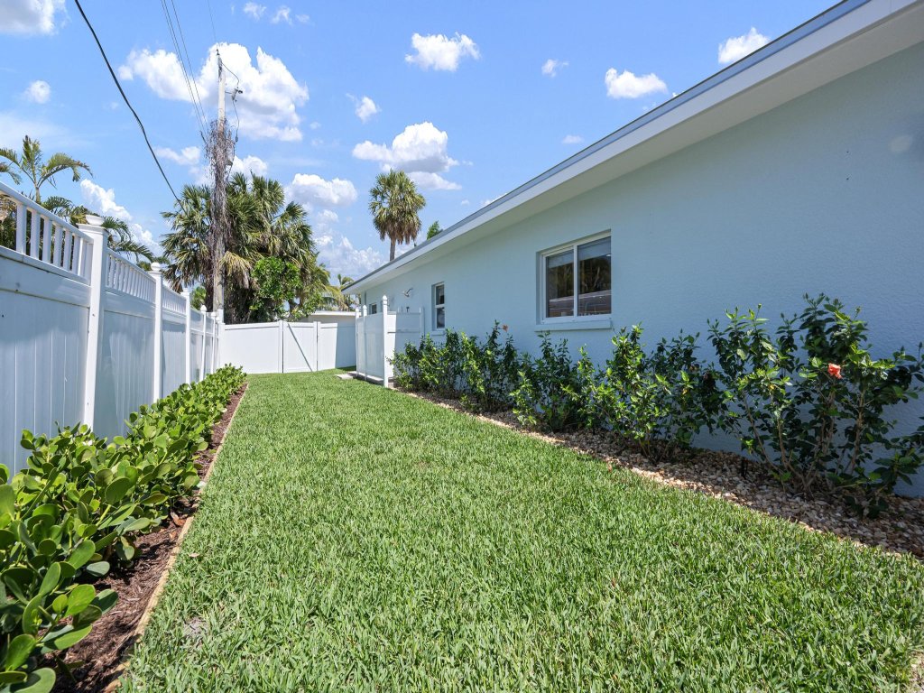 Latitude Adjustment AMI Vacation Rental in Holmes Beach - RedAwning