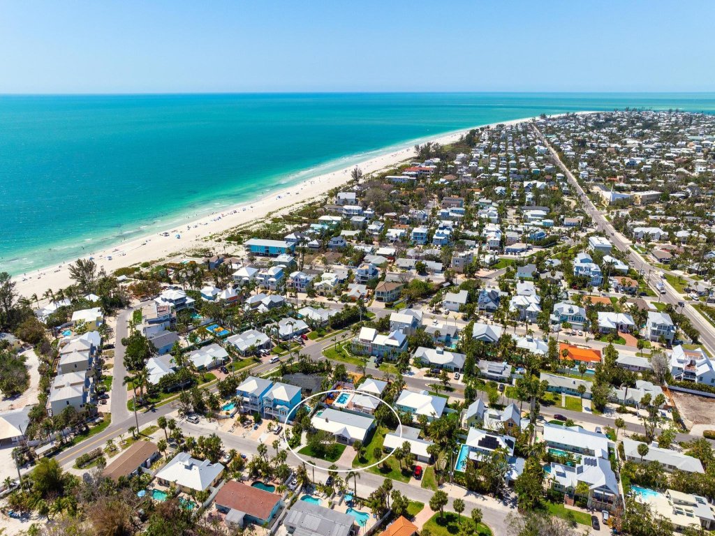 Latitude Adjustment AMI Vacation Rental in Holmes Beach - RedAwning