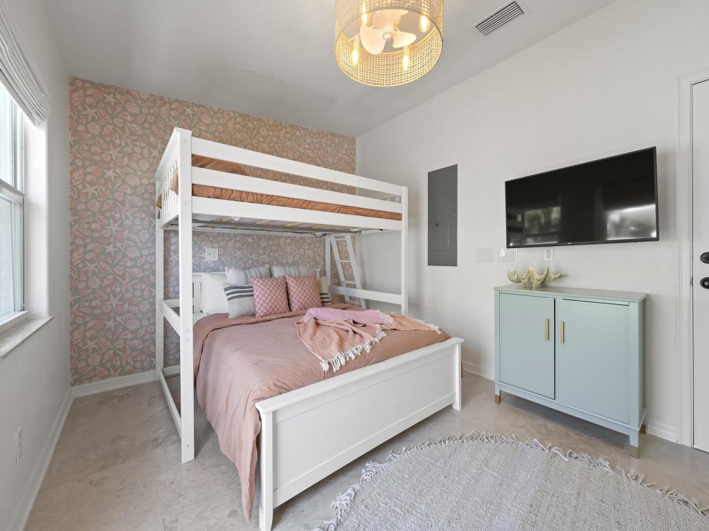 Latitude Adjustment AMI Vacation Rental in Holmes Beach - RedAwning