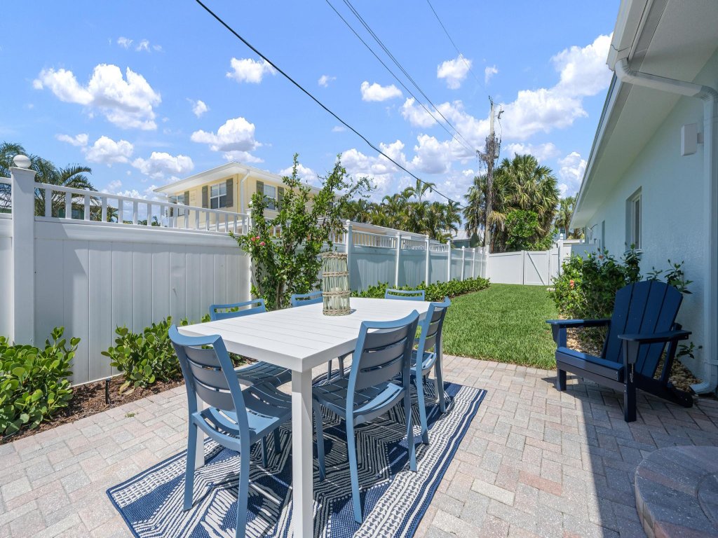 Latitude Adjustment AMI Vacation Rental in Holmes Beach - RedAwning