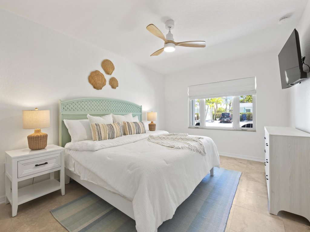Latitude Adjustment AMI Vacation Rental in Holmes Beach - RedAwning