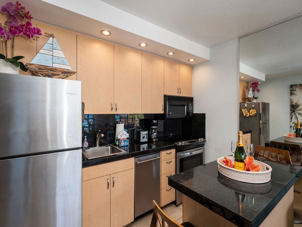 Kuleana 514 Ocean View 1 Bed/1Ba Condo Vacation Rental in Lahaina - RedAwning
