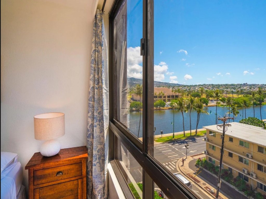 Beachy Modern 2-Bedroom @ Sun-Kissed MV Vacation Rental in Honolulu - RedAwning