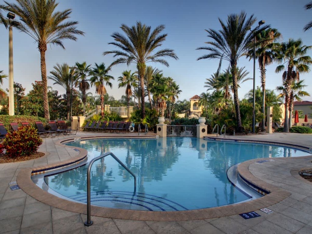 4Br Resort Home with Pool and Lazy River Sleeps 10 Vacation Rental in Davenport - RedAwning
