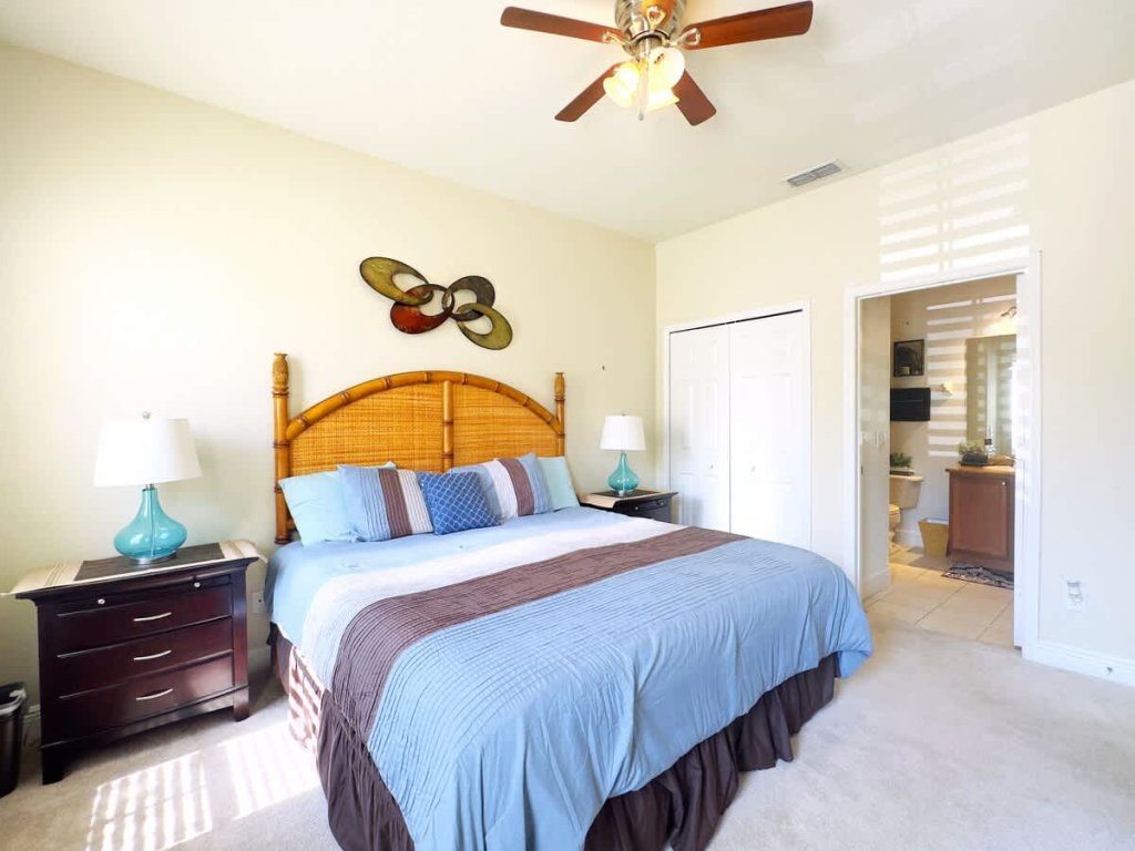 4Br Resort Home with Pool and Lazy River Sleeps 10 Vacation Rental in Davenport - RedAwning