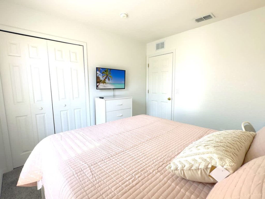 Modern 4BR Home in Regal Palms Resort near Disney Vacation Rental in Davenport - RedAwning