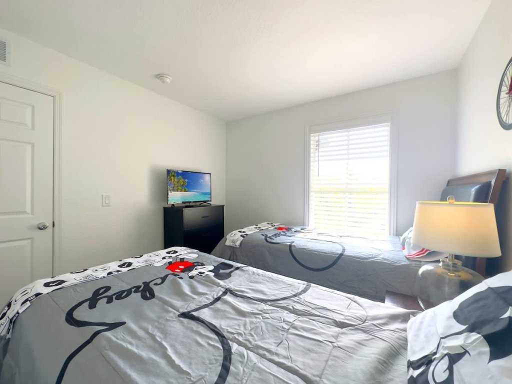 Modern 4BR Home in Regal Palms Resort near Disney Vacation Rental in Davenport - RedAwning