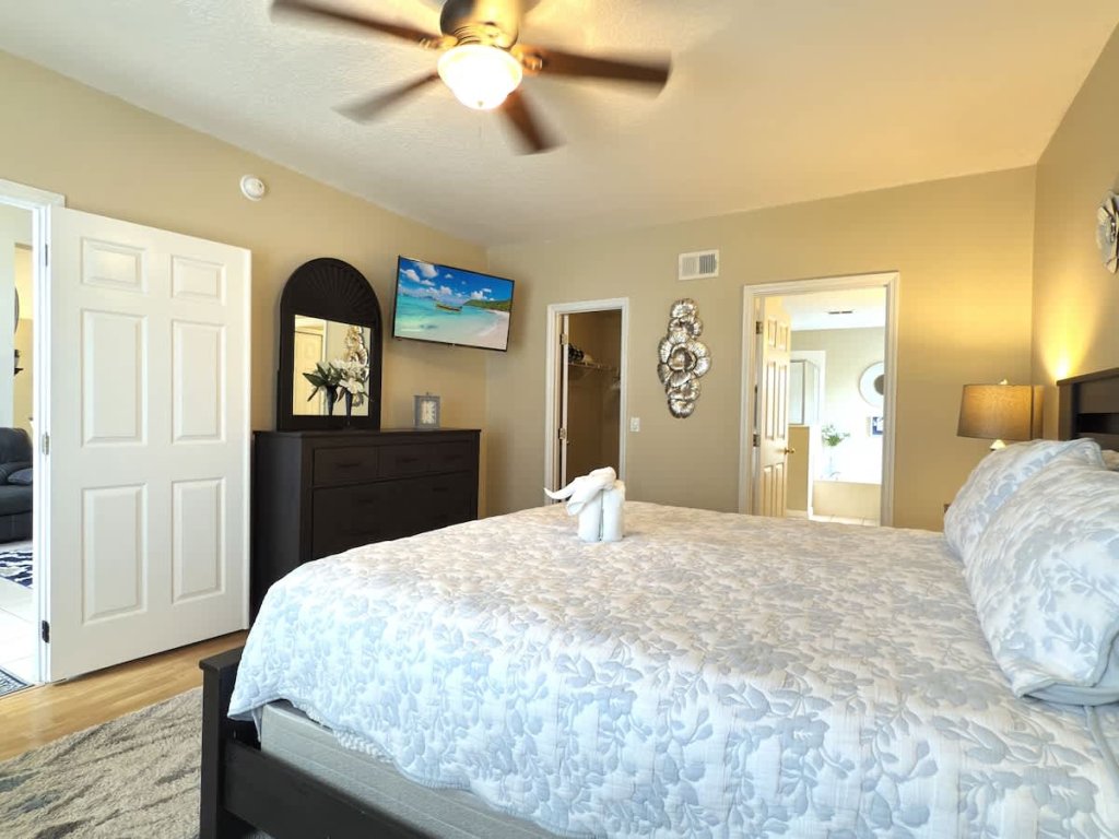 Near Disney Villa 3 bd Private Pool  Vacation Rental in Davenport - RedAwning