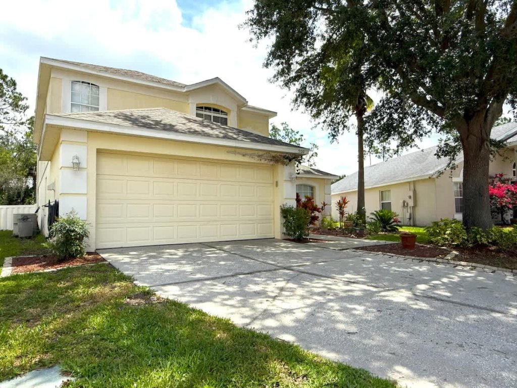 Near Disney Villa 3 bd Private Pool  Vacation Rental in Davenport - RedAwning
