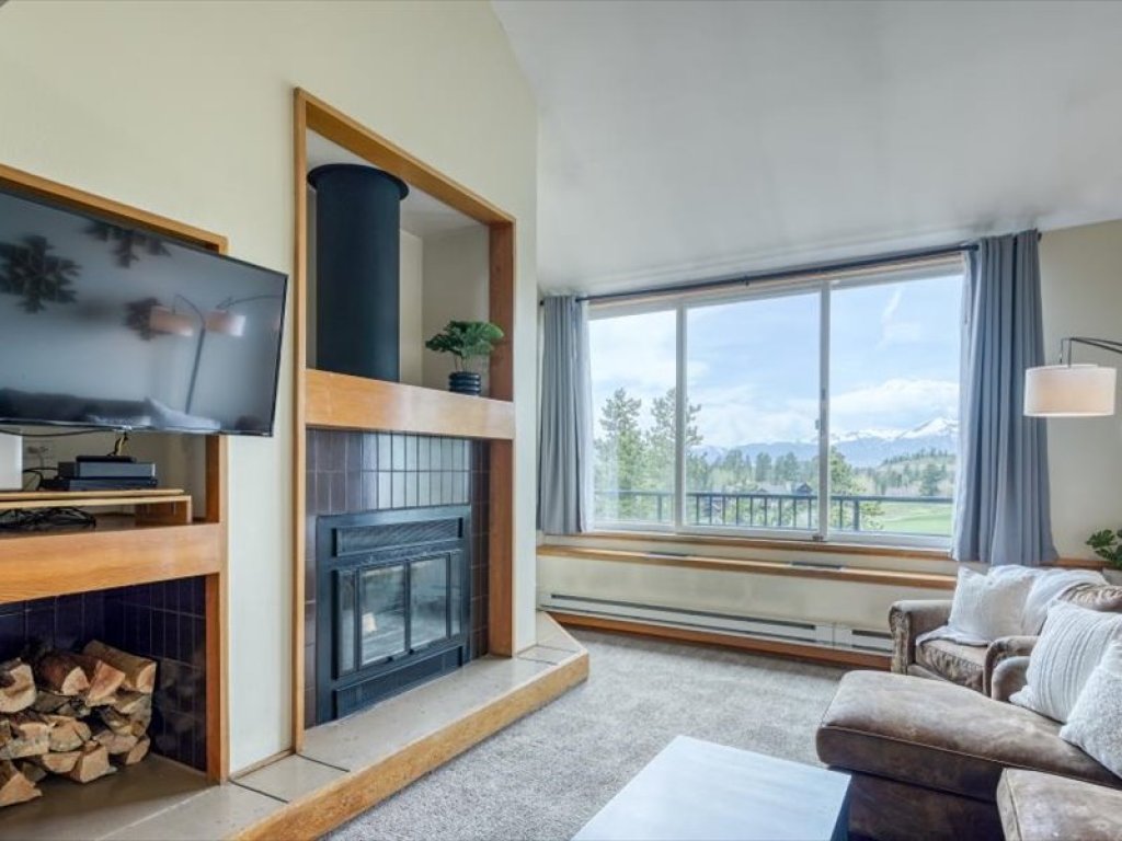 1-Bedroom plus Loft at The Pines with Forest Views, No Cleaning Fees, Kids Ski Free Vacation Rental in Keystone - RedAwning