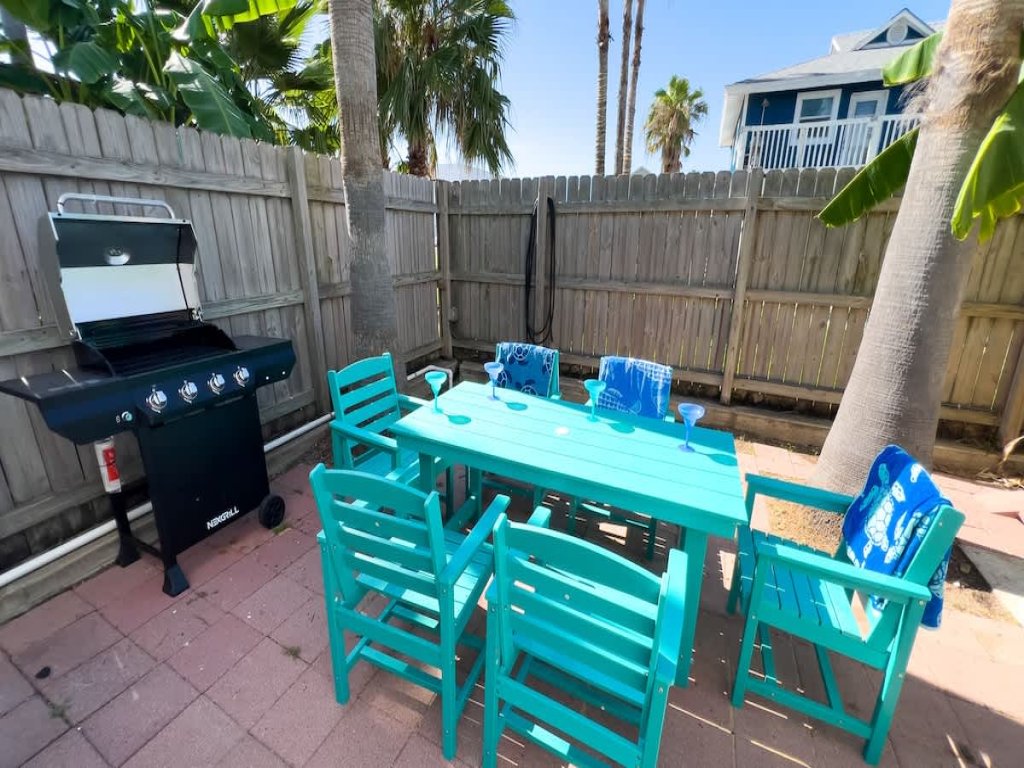 Fun Retro Island Vibe * Sleeps 17 * Beach 1 block Vacation Rental in South Padre Island - RedAwning