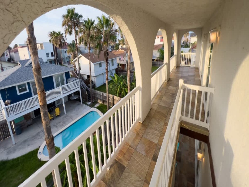 Fun Retro Island Vibe * Sleeps 17 * Beach 1 block Vacation Rental in South Padre Island - RedAwning