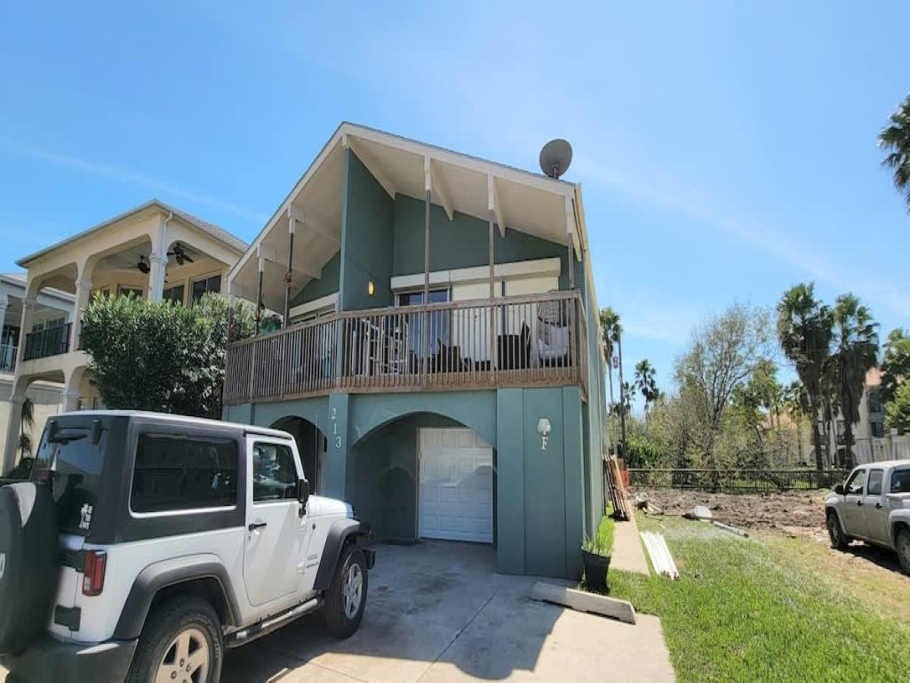 * Bay View  Great Deck *2 levels  & 3 bedr * Pool Vacation Rental in South Padre Island - RedAwning