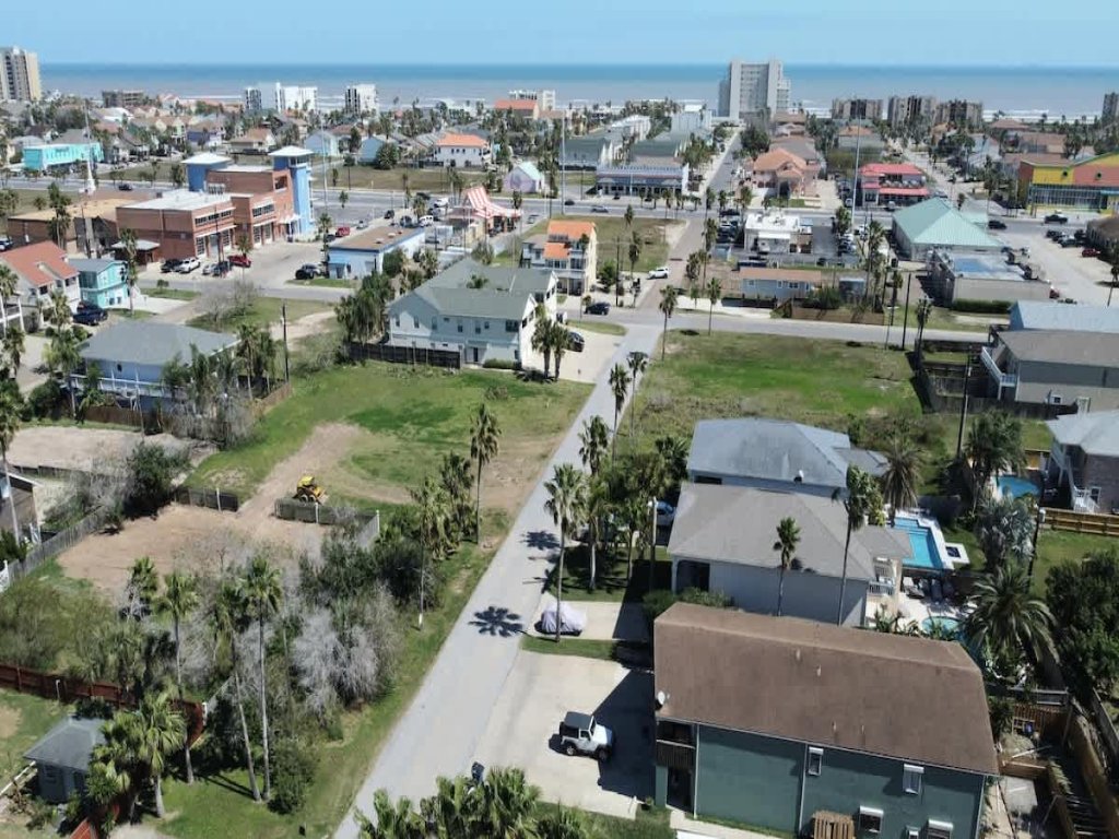 * Bay View  Great Deck *2 levels  & 3 bedr * Pool Vacation Rental in South Padre Island - RedAwning