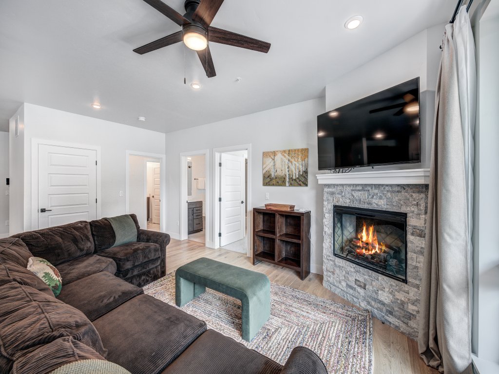 Spacious and Luxurious 2BR Condo - Kids Ski Free Vacation Rental in Keystone - RedAwning