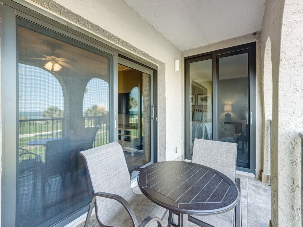 Cozy Pet Friendly Condo by The Beach | Omni Sea Dunes - 1616 Vacation Rental in Florida - RedAwning