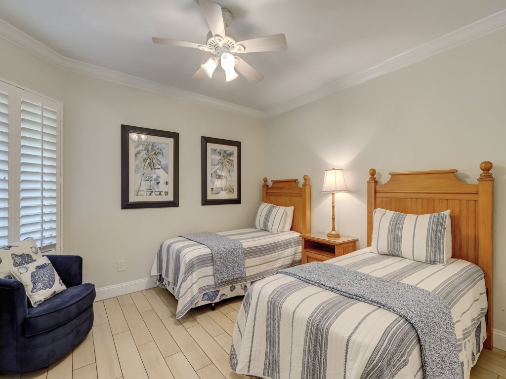 Cozy Pet Friendly Condo by The Beach | Omni Sea Dunes - 1616 Vacation Rental in Florida - RedAwning