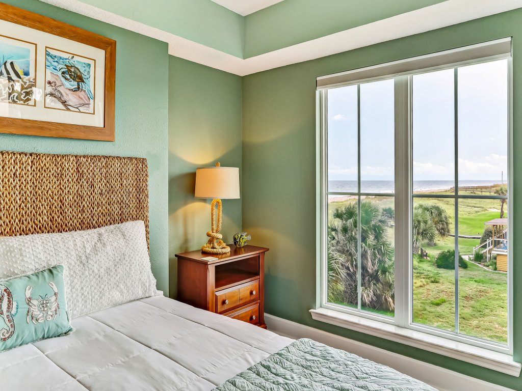 Cozy Beachfront 1BR w/ Stunning Views Vacation Rental in Florida - RedAwning