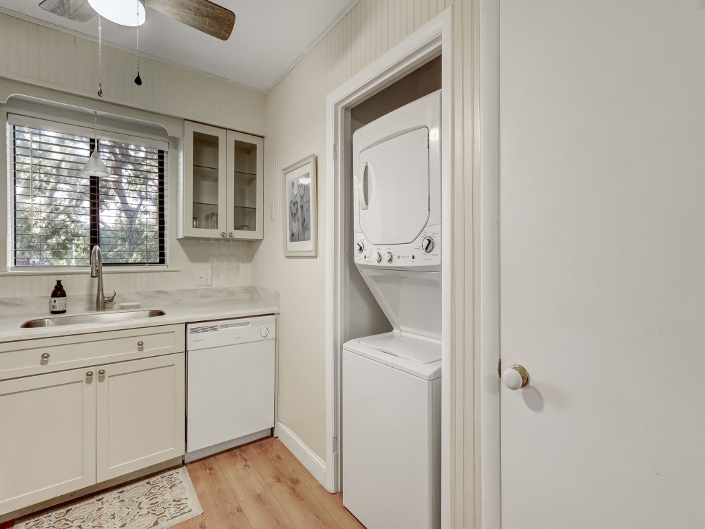 Sunset Bliss: 2BR Condo w/ Pool in Amelia Island Vacation Rental in Florida - RedAwning