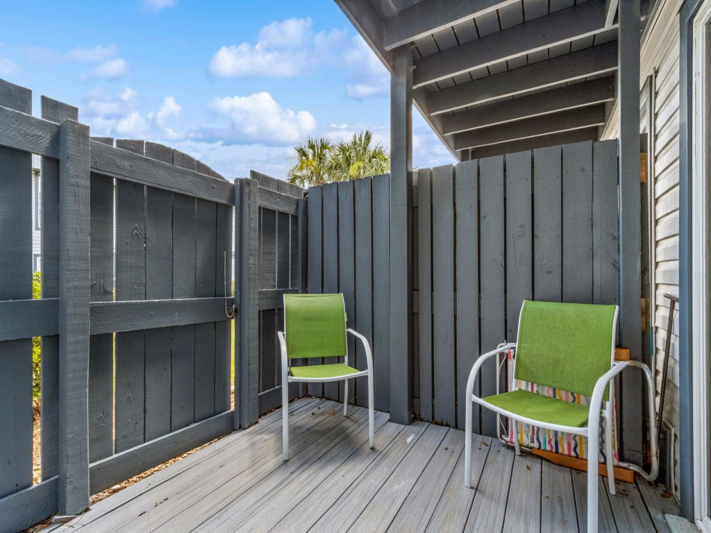 Cozy Pet Friendly 2BR - Fernandina Beach Vacation Rental in Fernandina Beach - RedAwning