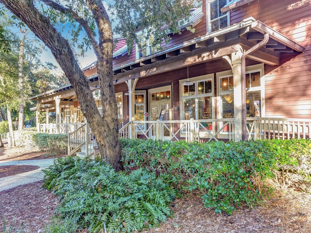 Pet Friendly 2 Bedroom Villa w/ Pool - Captain's Court Vacation Rental in Florida - RedAwning