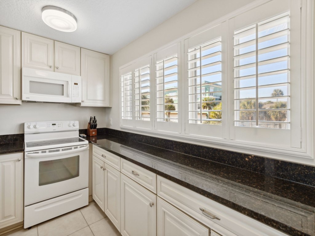 Steps to The Beach - 3BR Ocean View Vacation Rental in Fernandina Beach - RedAwning