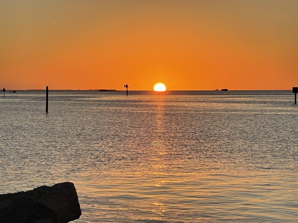 CHASING SUNSETS Vacation Rental in Hatteras - RedAwning