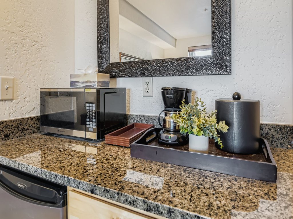 Silverado 124 Ski Condo Pool Hot Tub Retreat Vacation Rental in Park City - RedAwning