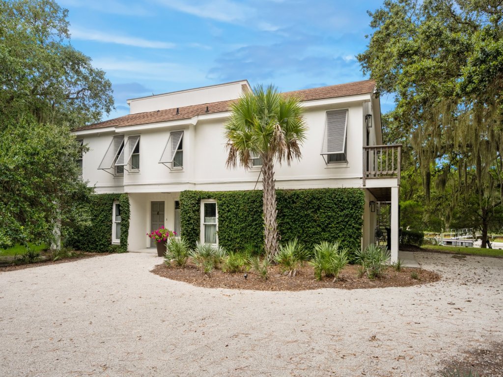 Sonny Pointe Vacation Rental in South Carolina - RedAwning